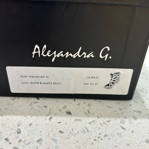⬇️PRICE 💐 Alejandra G - Black and White Bootie Heel - Size 37 - Picture 11 of 12